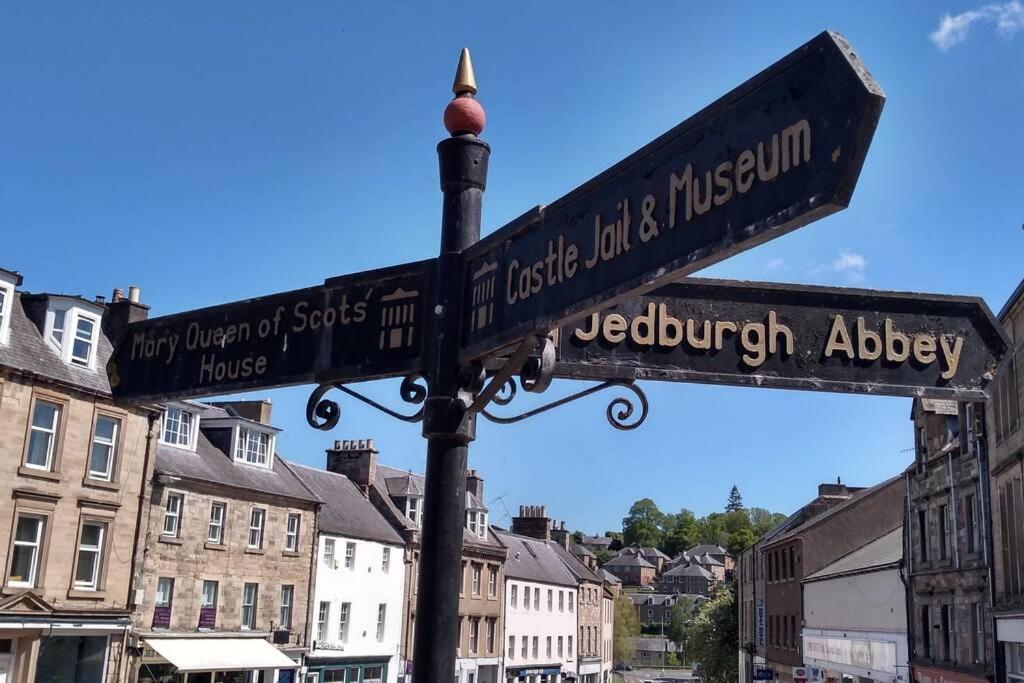 Appartamento Marys Garden View North Jedburgh Esterno foto